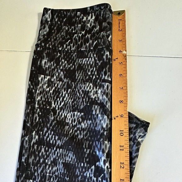 Athleta Leggings Womens Small Black Snakeprint Mid Rise Workout Gym - Picture 10 of 12